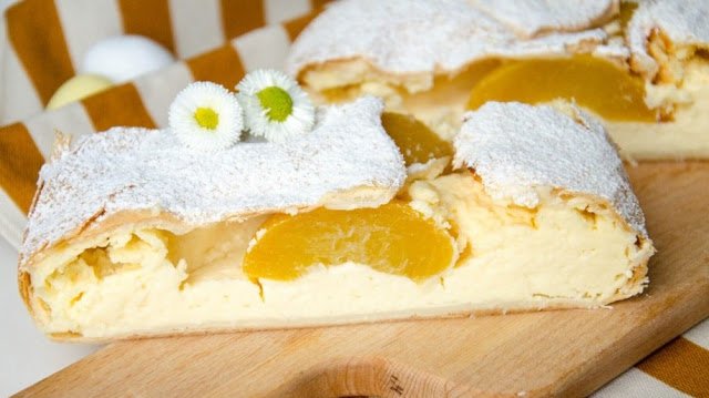 Kokosový broskvový závin