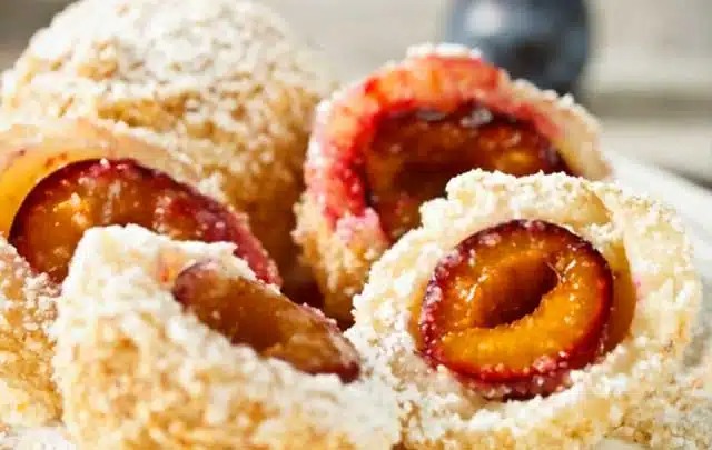 Domácí švestkové knedlíky – recept