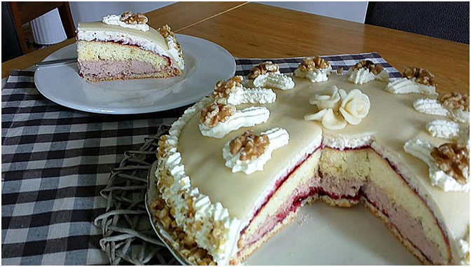 Jedlý ořechový dort s marcipánem