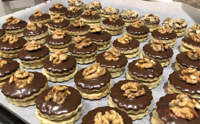 Ischlerská mini dortíčky s ořechovou náplní