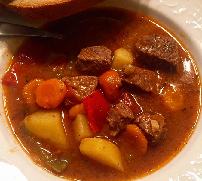 Originální maďarská gulášová polévka