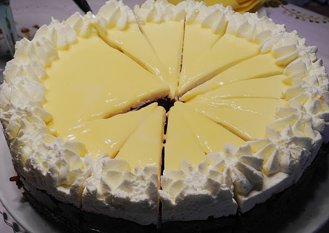 Vaječný likér s třešňovým dortem