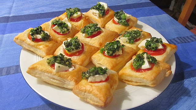 Listové těsto se sýrovými rajčaty