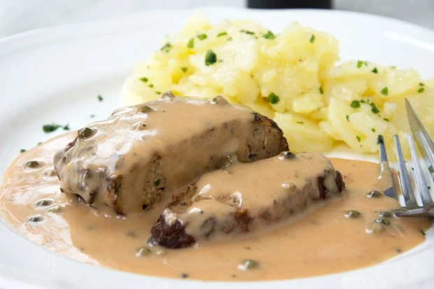 Pfeffersauce se traduit en tchèque par « pepřová omáčka ».