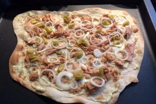 Flammkuchen s tuňákem