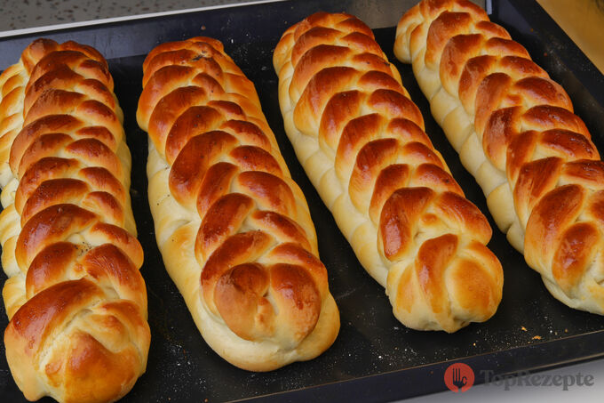 Pletené velikonoční copánky: jemné těsto a lahodná náplň