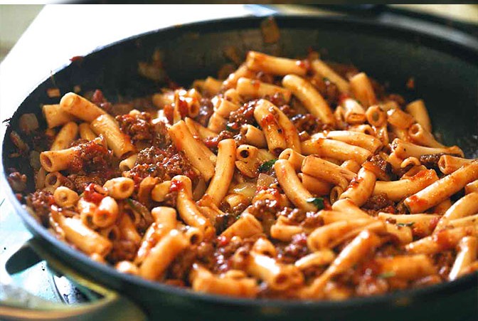 Rychlá nudlová pánev za 15 minut