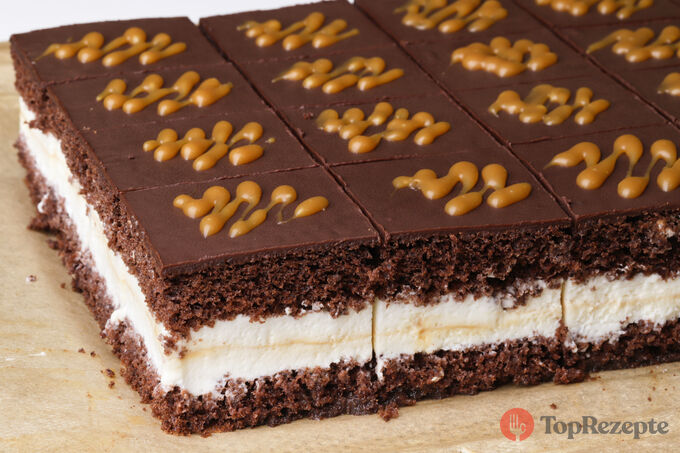 Fantastické velikonoční řezy s čokoládovo-karamelovou náplní Kinder Maxi Vyzkoušeno na oslavě a všemi chváleno.