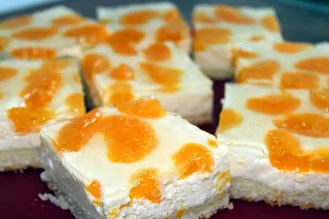 Mandarinkový tvarohový koláč z plechu