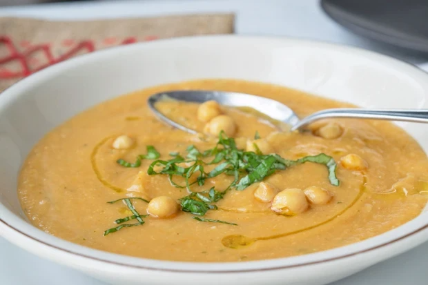 Pikantní cizrnová polévka