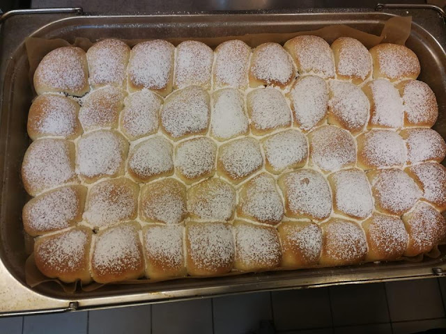 Buchty se švestkovou povidly