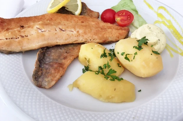 Filé z pstruha s petrželovými bramborami