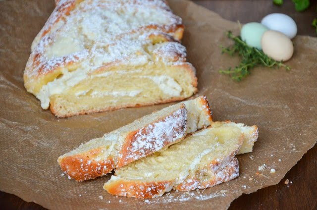 Kokosový tvarohový cop