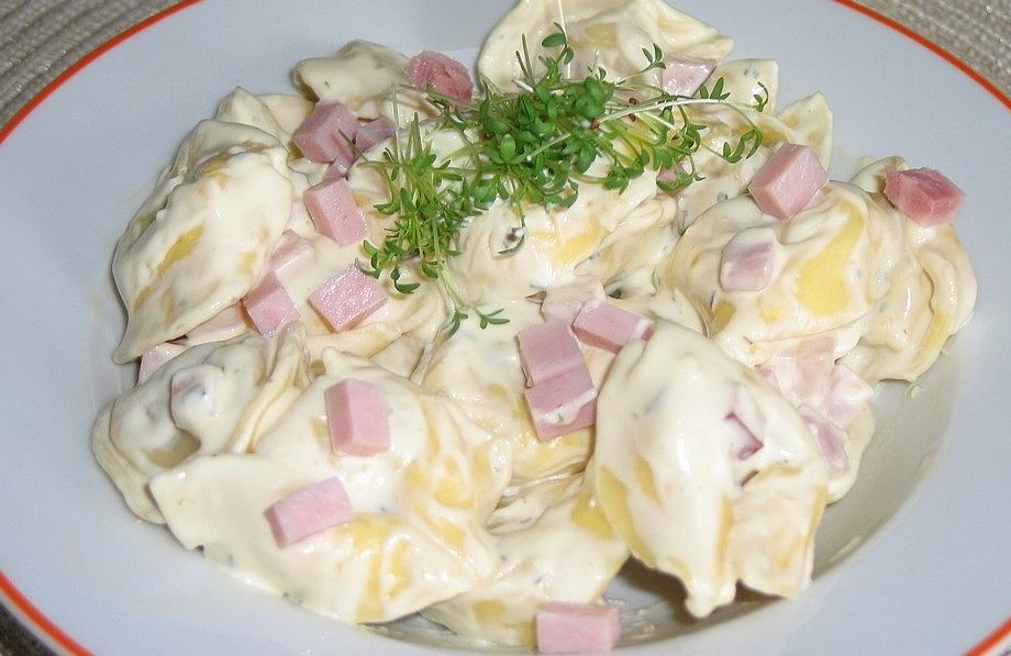 Tortellini se sýrovou smetanovou omáčkou