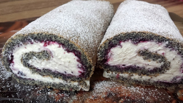 Maková štrúdl s brusinkami