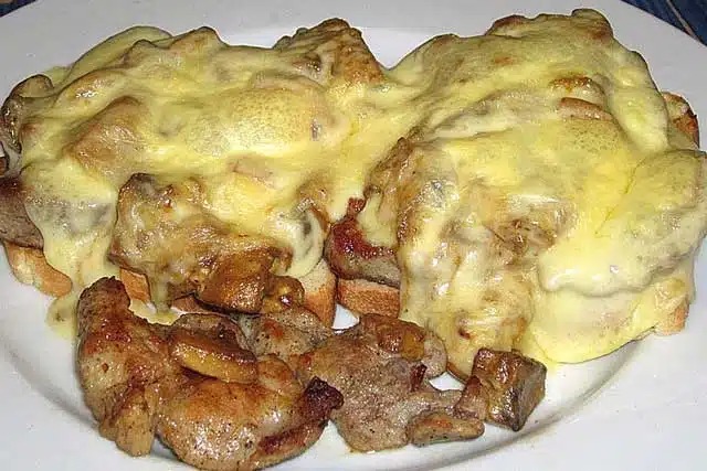 Zapečený myslivecký toust se sýrem – recept na sytý oběd