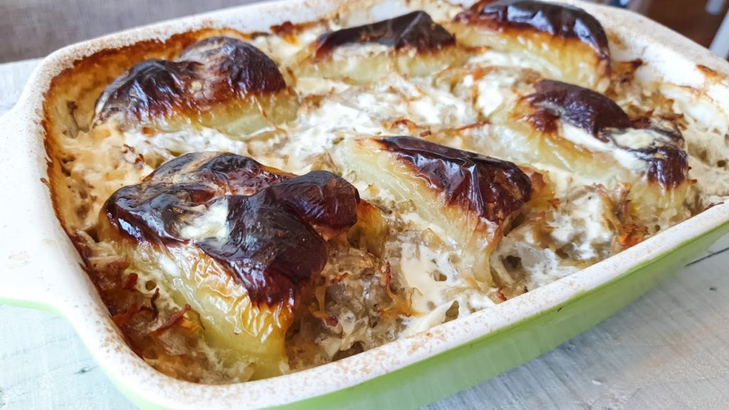 Plněné papriky s mletým masem a česnekem