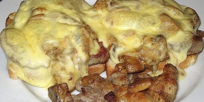 Jägertoast zapečený se sýrem, na vydatný oběd!