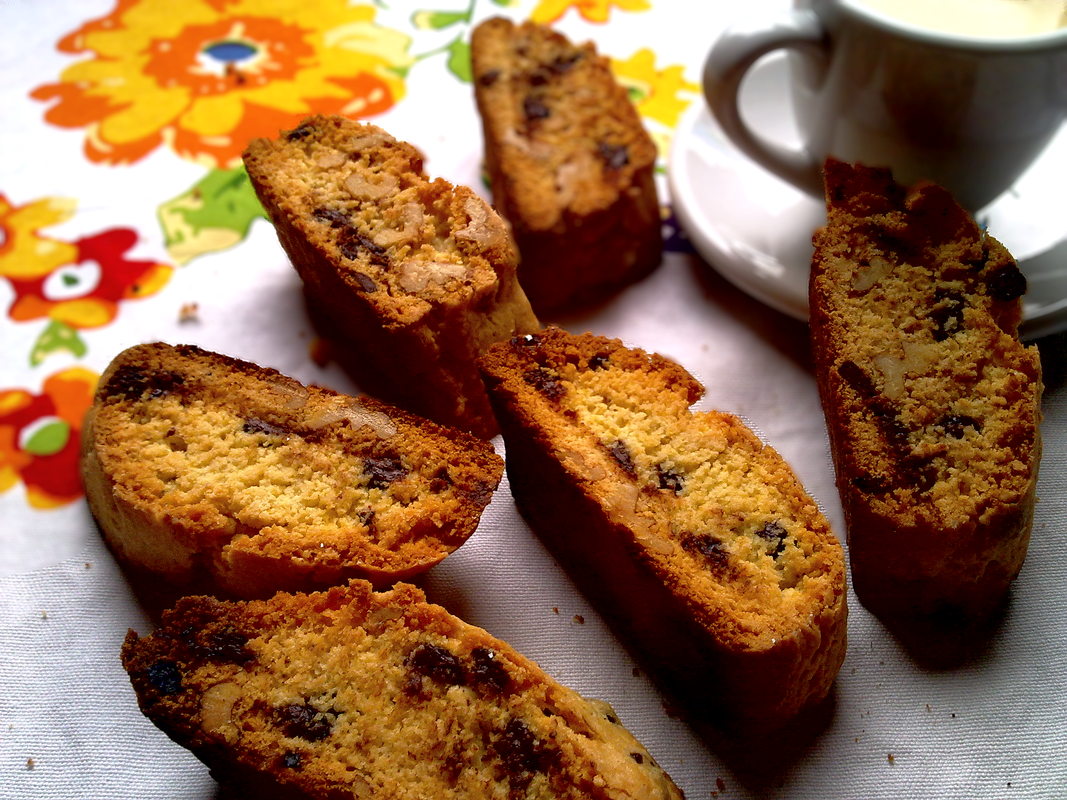 Cantuccini s vlašskými ořechy a čokoládou