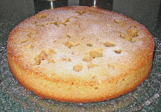 Jablečný krupicový koláč