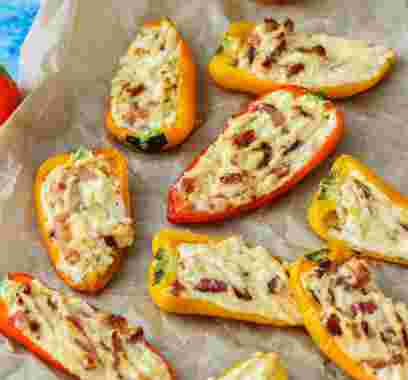 Plněné špičaté papriky s ovčím sýrovým krémem recept