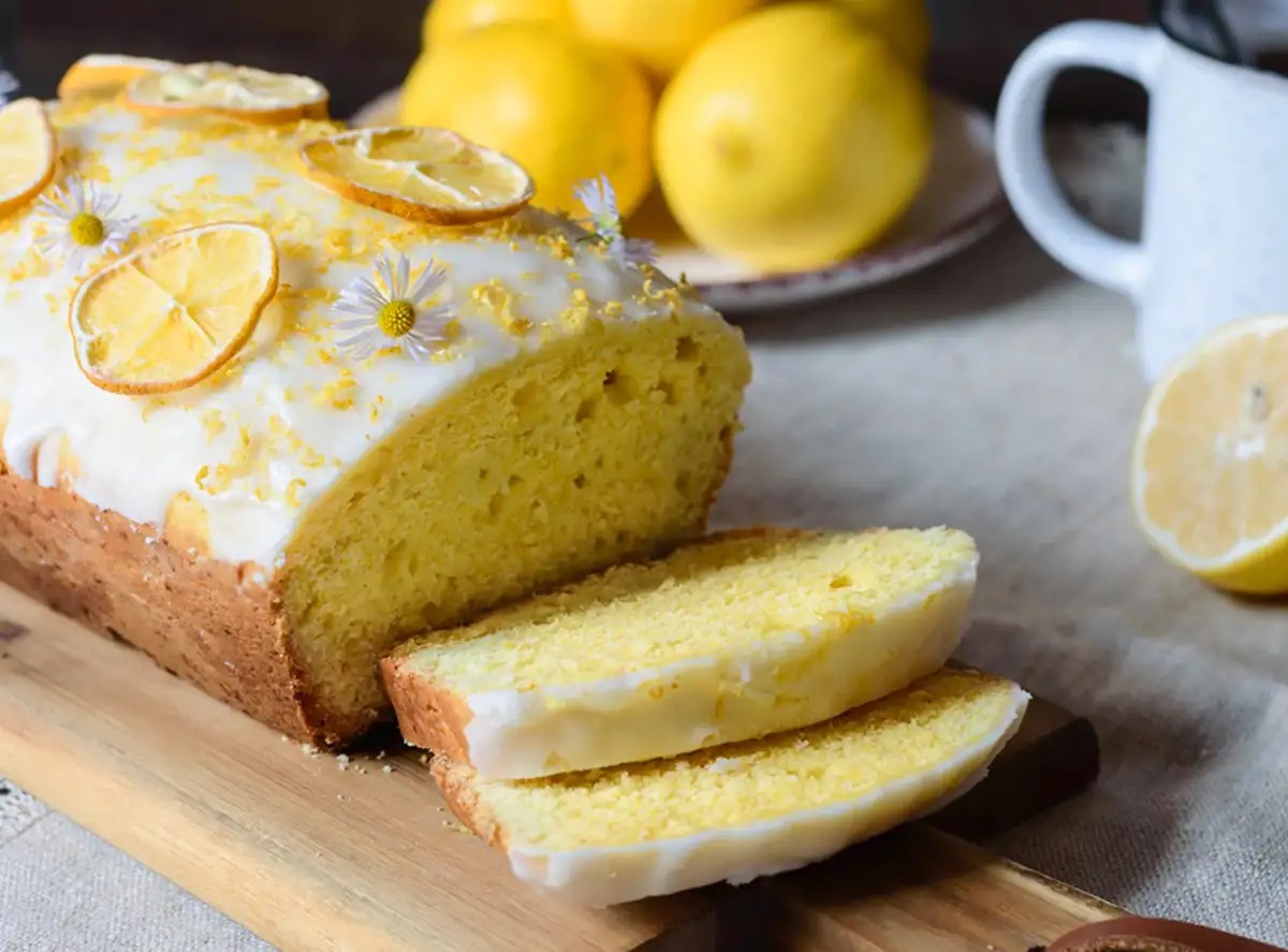 Žádný kousek nezůstane: recept na neuvěřitelně vláčný citronový koláč!