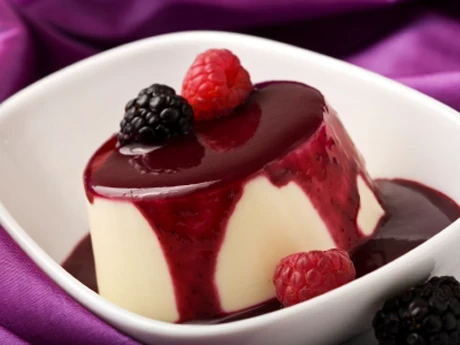 Panna cotta s malinovou omáčkou