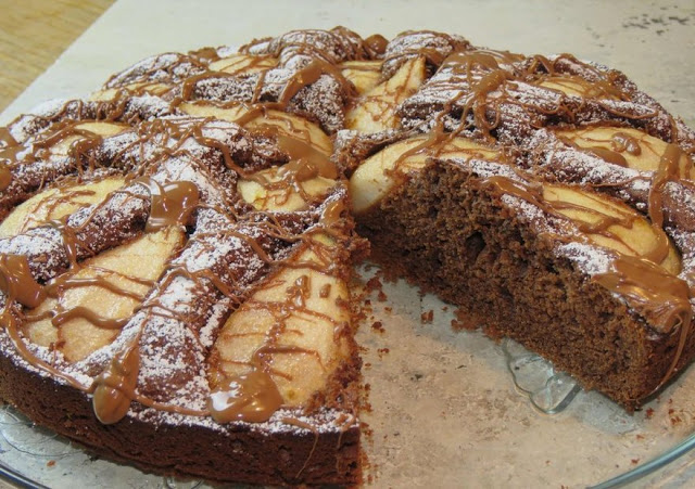 Čokoládový hruškový koláč