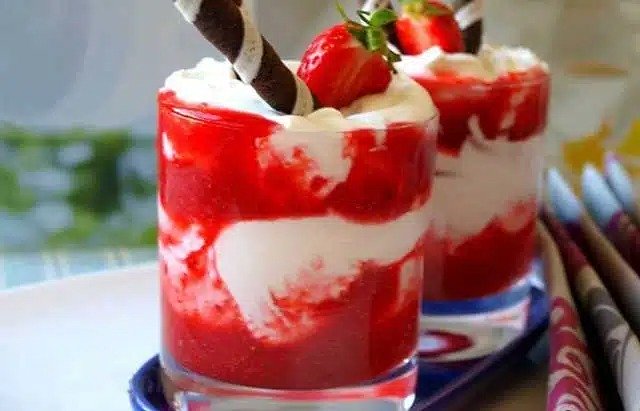 Domácí lahodný krém s jahodovým pyré – recept