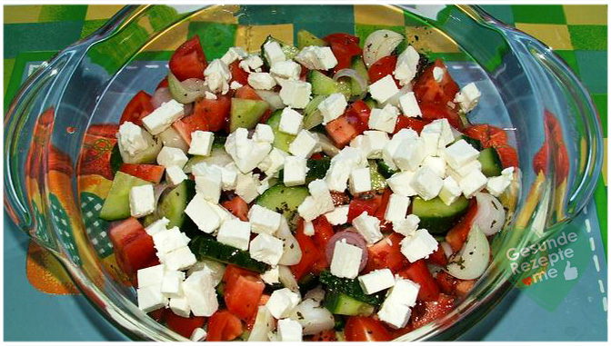 Paprikový salát se sýrem feta