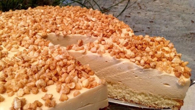 Karamelový mandlový dort