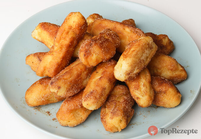 Dobrota, která zastíní klasické berlínské vdolky. Pokud máte jablka, vejce a jogurt, vyzkoušejte tento lahodný recept.