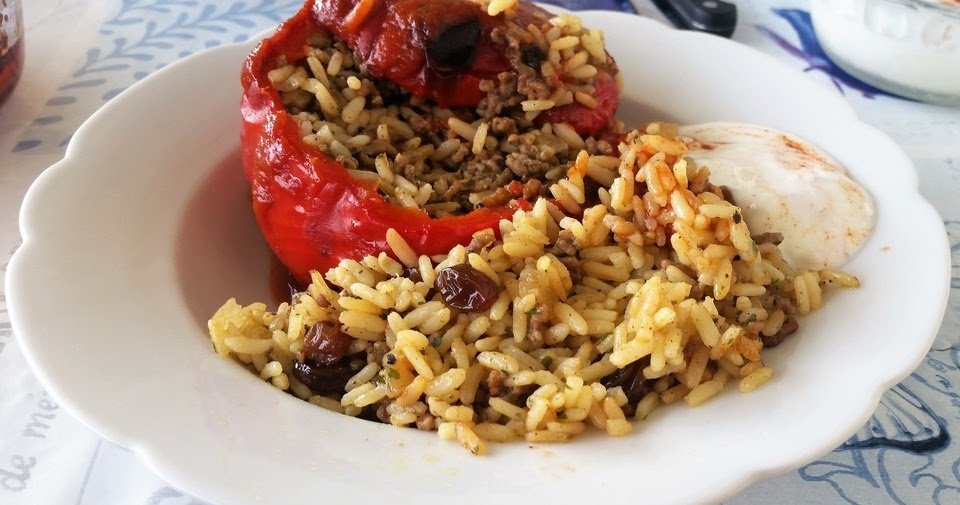 Plněné papriky s jogurtovou omáčkou