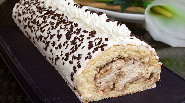 Roláda s Nutellou a cappuccinovou šlehačkou