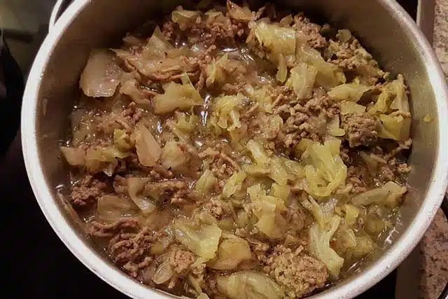 Vrstva zelí nebo dušené zelí – klasický recept z bývalé NDR
