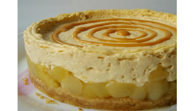 Jablečno-hruškový pěnový dezert se slaným máslovým karamelem