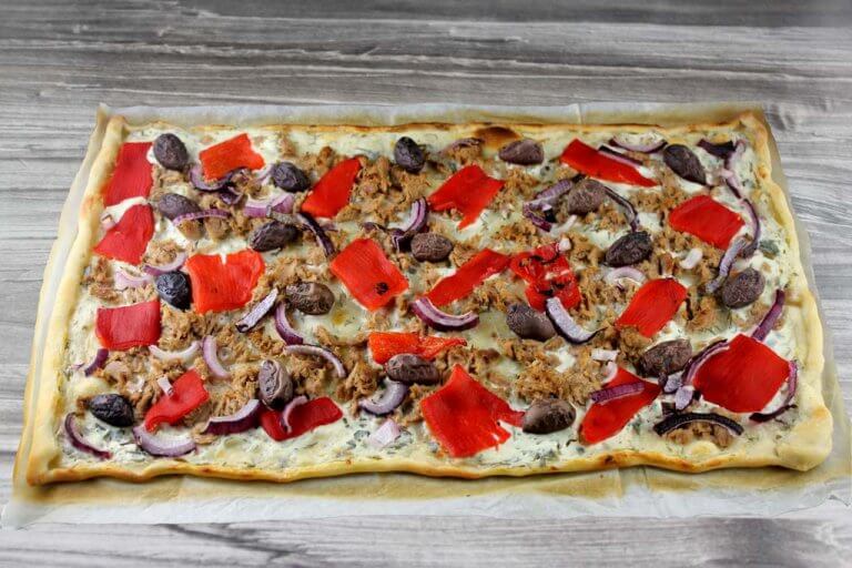 Tuňákový Flammkuchen