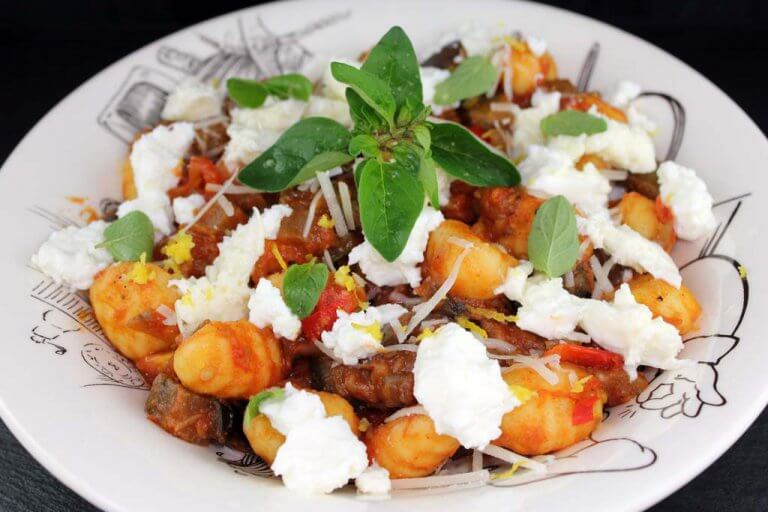 Domácí noky s lilkovou omáčkou