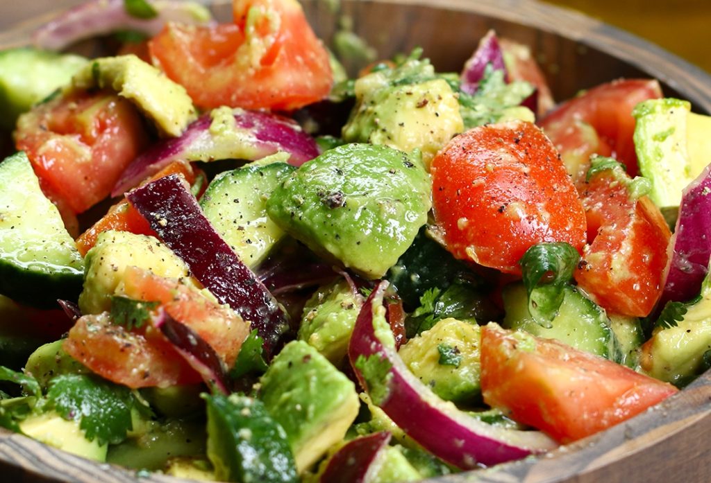 Avokádový a rajčatový salát WW