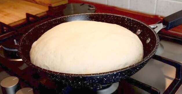 Bleskový chléb z pánve pouze ze 4 surovin!