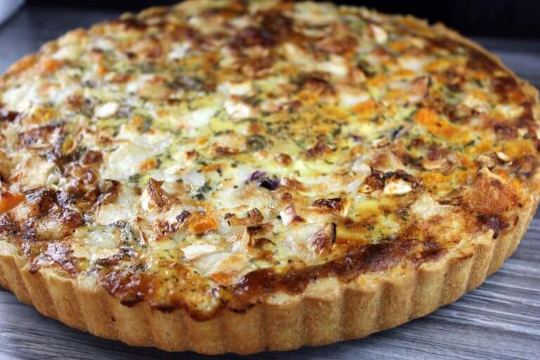 Sladký bramborový koláč s kozím sýrem