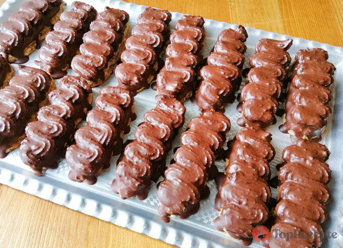 Tyčinky s čokoládou a ořechy – jednoduše nejlepší ořechové tyčinky s pařížským krémem