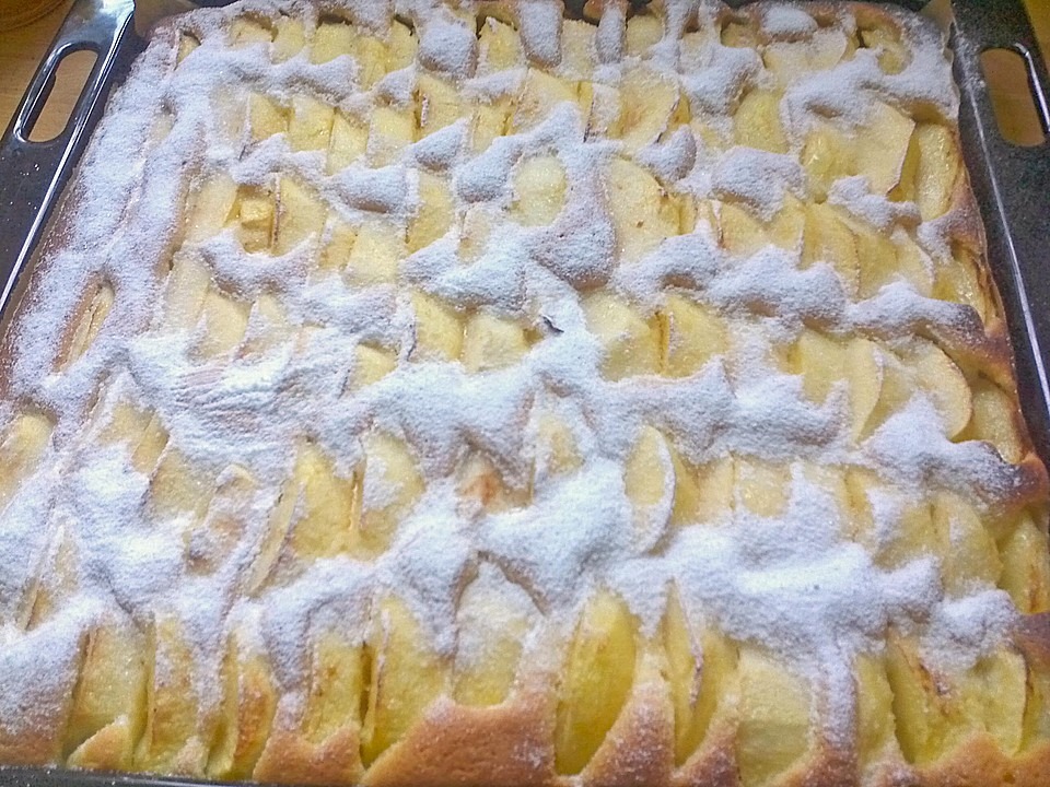Jablečný koláč na plechu