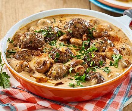 Těstoviny se žampiony a masovými knedlíčky