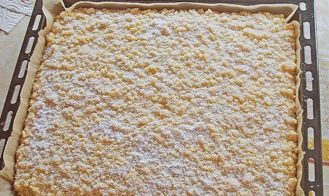 Rychlý nákyp s posypkou z plechu za 10 minut přípravy!