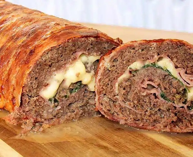 Recept na roládu z mletého masa se slaninou a sýrem