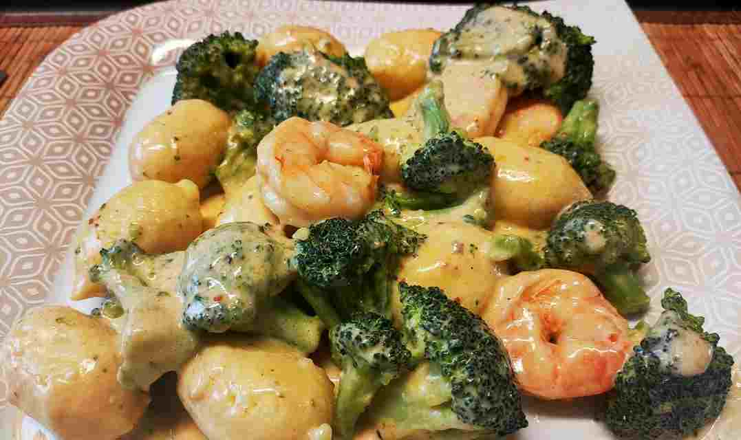 Gnocchi krevety brokolicová pánev