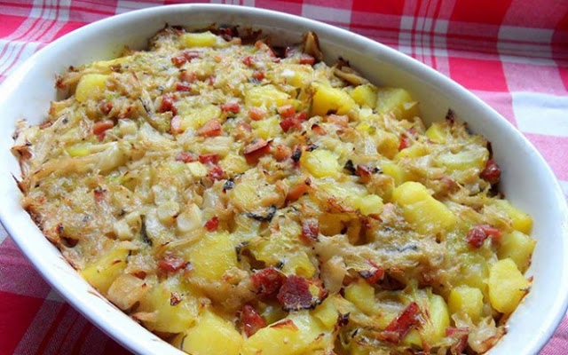 Zapečené zelí s bramborami