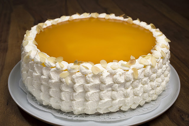 Meruňkový jogurtový dort