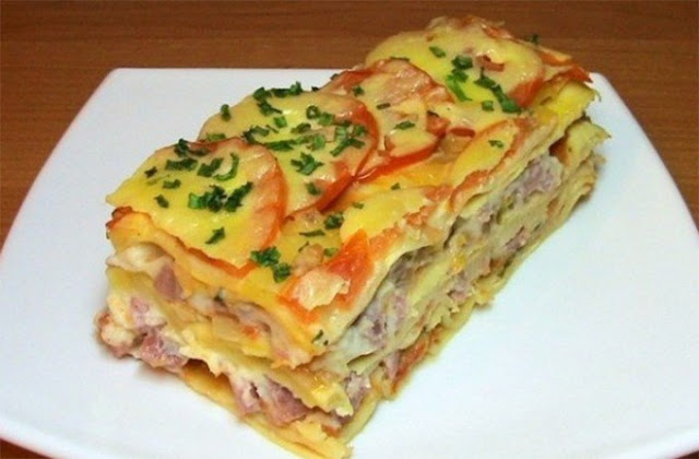 Rajčatová lasagne se sýrem a šunkou